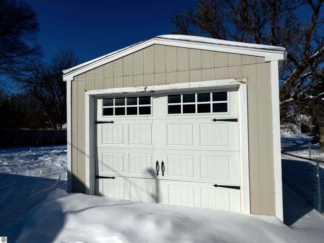 544 W Upton Avenue, Reed City, MI 49307