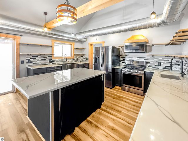 544 W Upton Avenue, Reed City, MI 49307