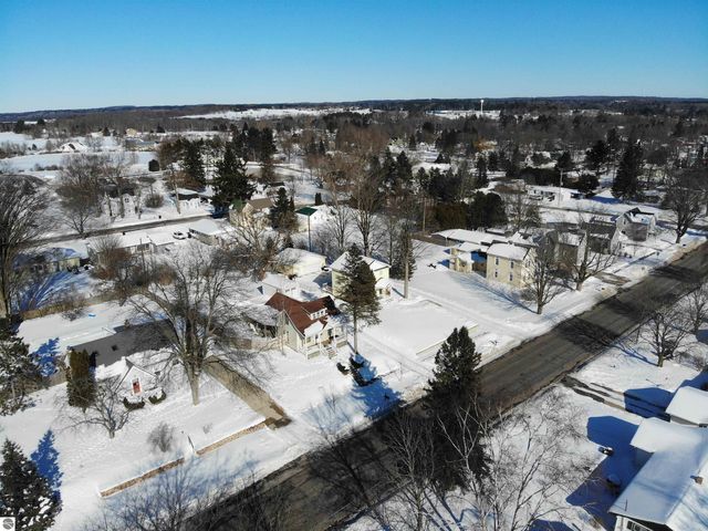 544 W Upton Avenue, Reed City, MI 49307
