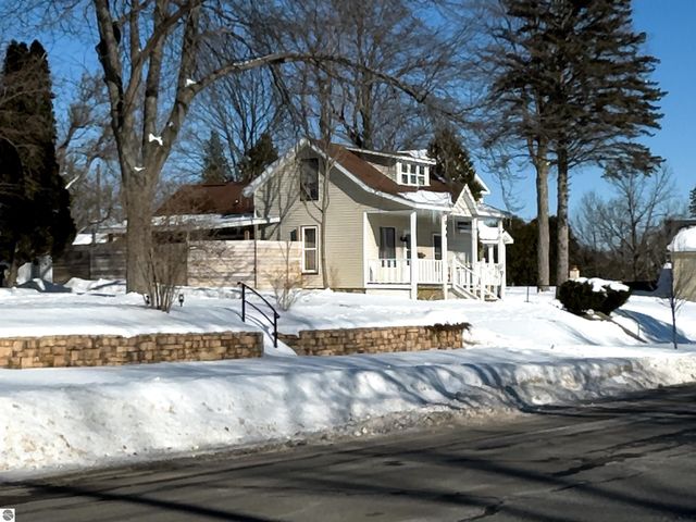 544 W Upton Avenue, Reed City, MI 49307