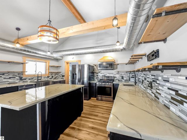 544 W Upton Avenue, Reed City, MI 49307