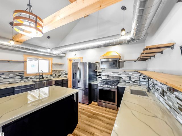 544 W Upton Avenue, Reed City, MI 49307