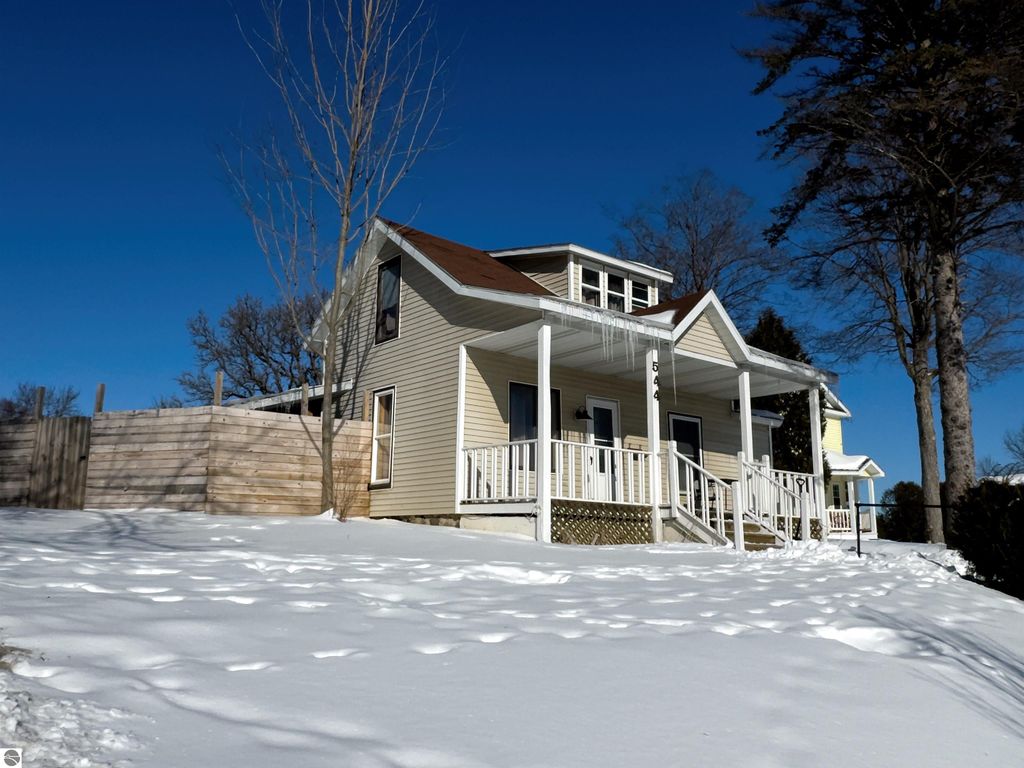 544 W Upton Avenue, Reed City, MI 49307