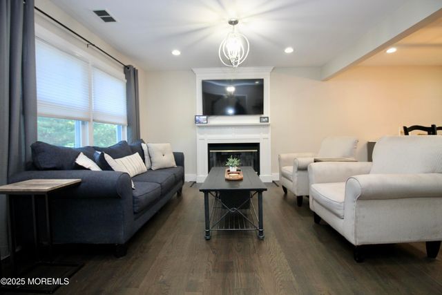 1 Kings Mountain Road, Freehold, NJ 07728