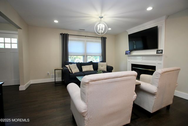1 Kings Mountain Road, Freehold, NJ 07728