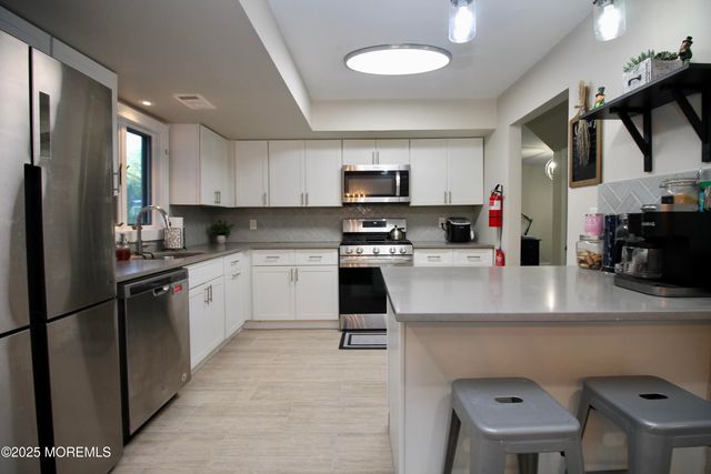 1 Kings Mountain Road, Freehold, NJ 07728