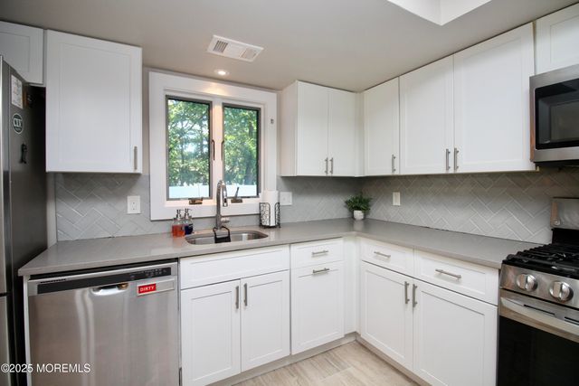 1 Kings Mountain Road, Freehold, NJ 07728