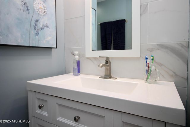 1 Kings Mountain Road, Freehold, NJ 07728