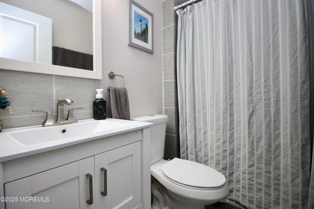 1 Kings Mountain Road, Freehold, NJ 07728