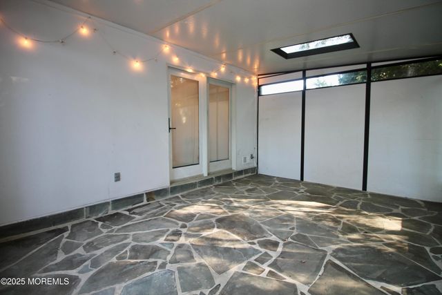 1 Kings Mountain Road, Freehold, NJ 07728