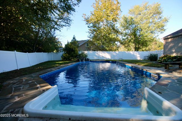 1 Kings Mountain Road, Freehold, NJ 07728