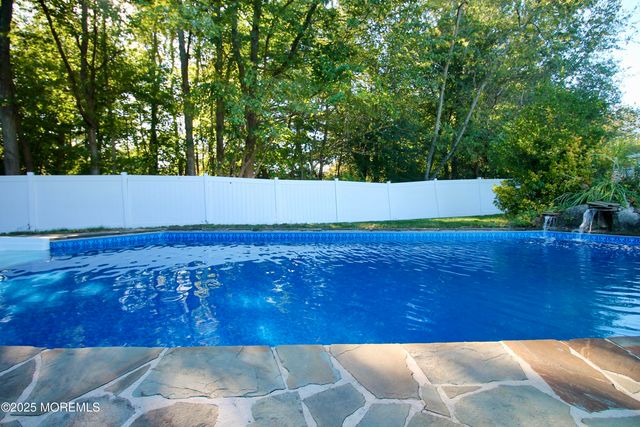 1 Kings Mountain Road, Freehold, NJ 07728