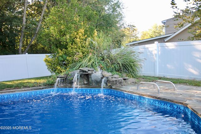 1 Kings Mountain Road, Freehold, NJ 07728