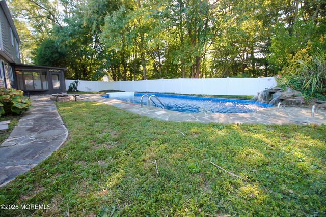 1 Kings Mountain Road, Freehold, NJ 07728