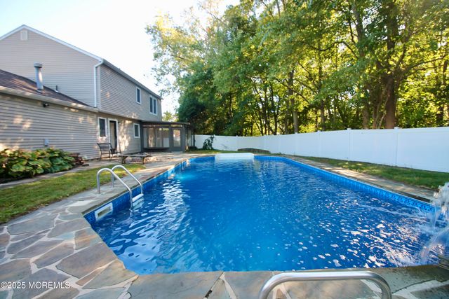 1 Kings Mountain Road, Freehold, NJ 07728