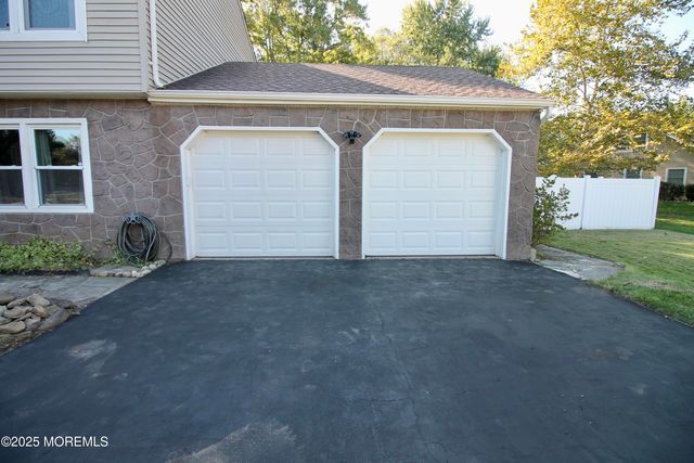 1 Kings Mountain Road, Freehold, NJ 07728