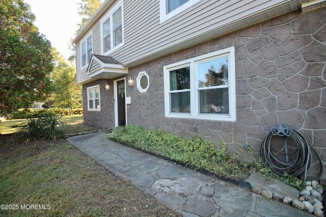 1 Kings Mountain Road, Freehold, NJ 07728