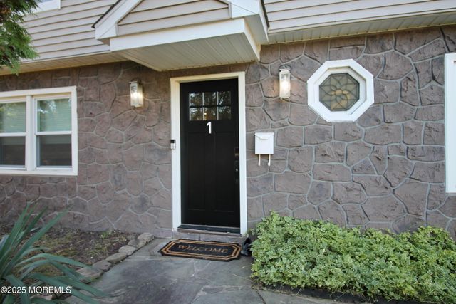 1 Kings Mountain Road, Freehold, NJ 07728