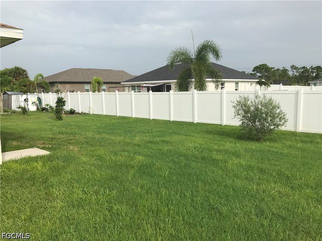 1427 NE 43rd LN, Cape Coral, FL 33909