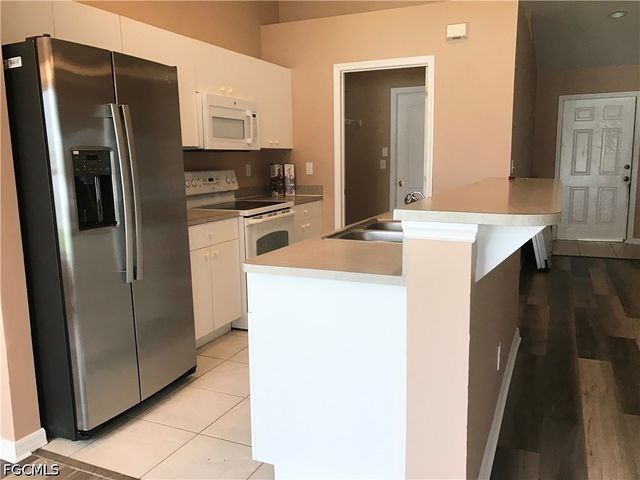 1427 NE 43rd LN, Cape Coral, FL 33909