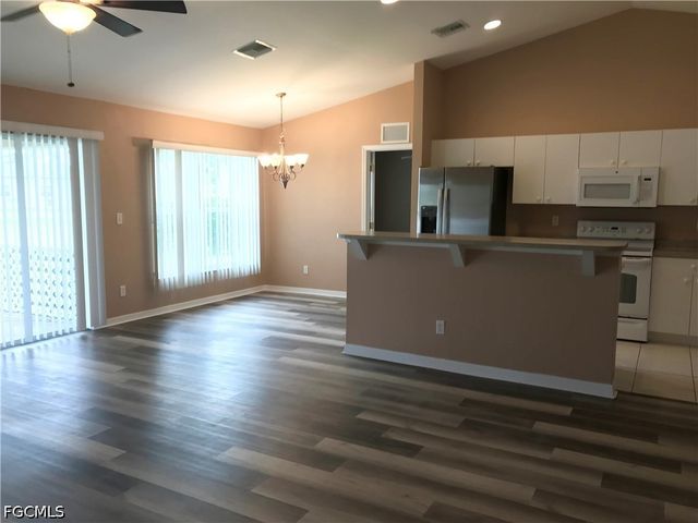 1427 NE 43rd LN, Cape Coral, FL 33909