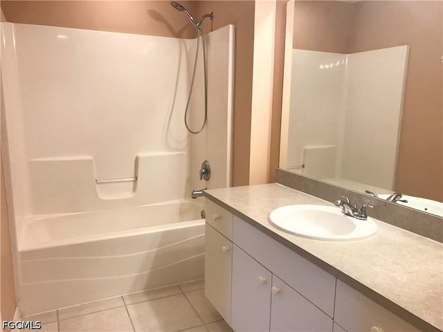 1427 NE 43rd LN, Cape Coral, FL 33909