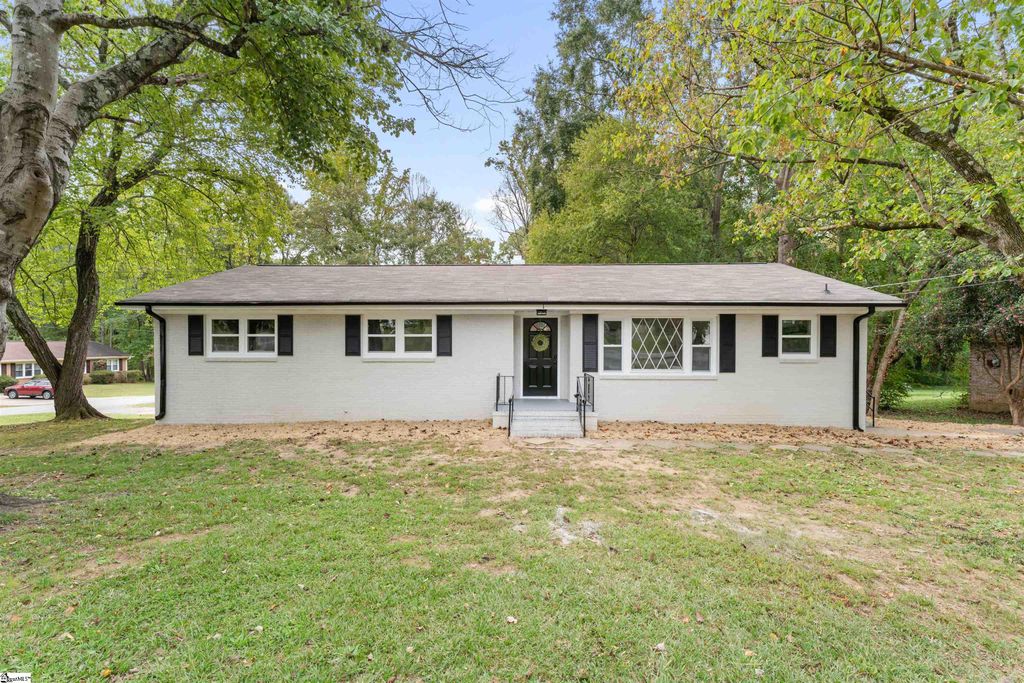 1 Longmeadow Road, Taylors, SC 29687