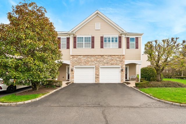 21 Virginia Pine Lane 21, Bay Shore, NY 11706