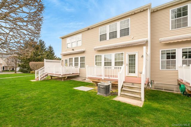 21 Virginia Pine Lane 21, Bay Shore, NY 11706