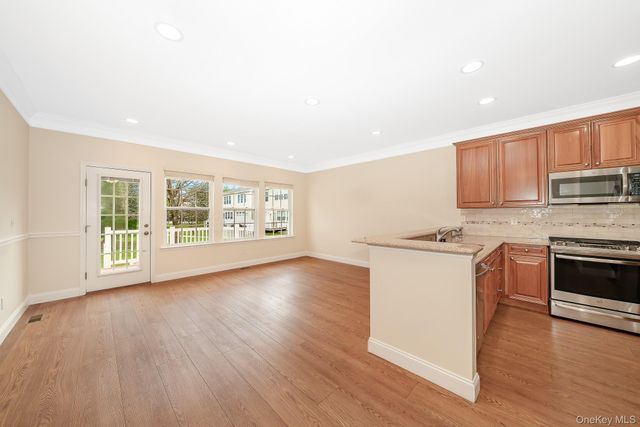 21 Virginia Pine Lane 21, Bay Shore, NY 11706