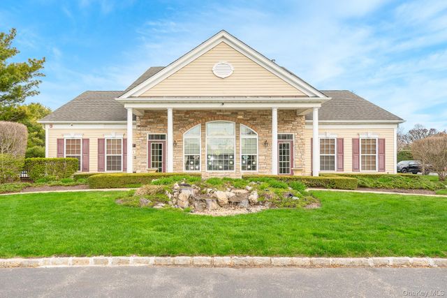 21 Virginia Pine Lane 21, Bay Shore, NY 11706