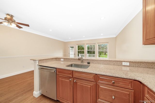 21 Virginia Pine Lane 21, Bay Shore, NY 11706