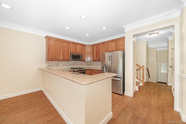 21 Virginia Pine Lane 21, Bay Shore, NY 11706