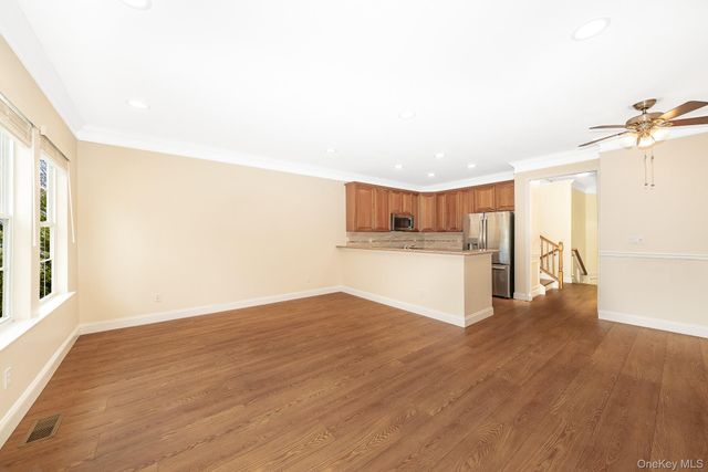 21 Virginia Pine Lane 21, Bay Shore, NY 11706