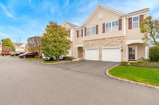 21 Virginia Pine Lane 21, Bay Shore, NY 11706