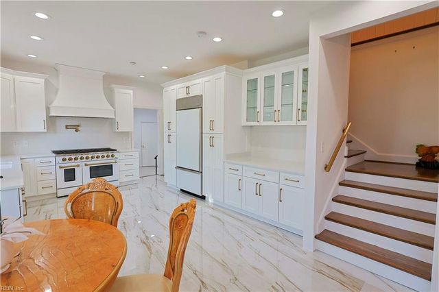 4 Cedar Point DR, Hampton, VA 23669