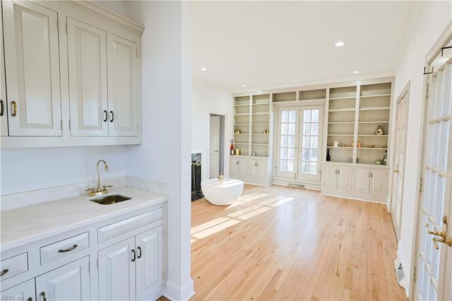 4 Cedar Point DR, Hampton, VA 23669