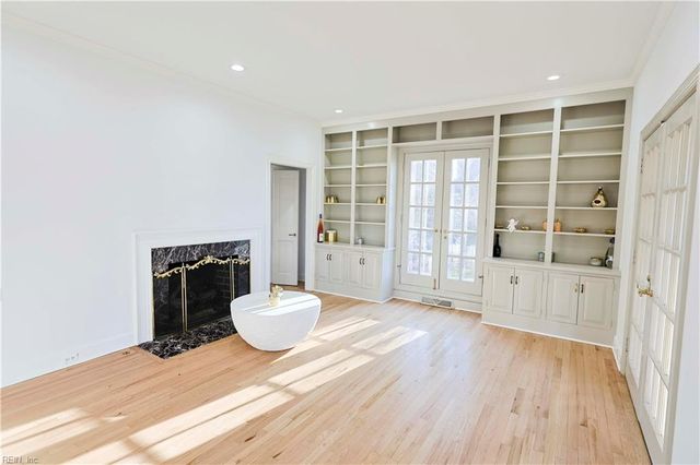 4 Cedar Point DR, Hampton, VA 23669