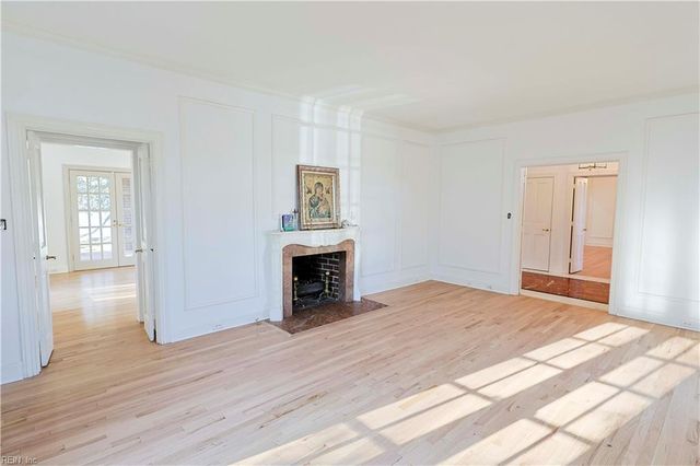 4 Cedar Point DR, Hampton, VA 23669