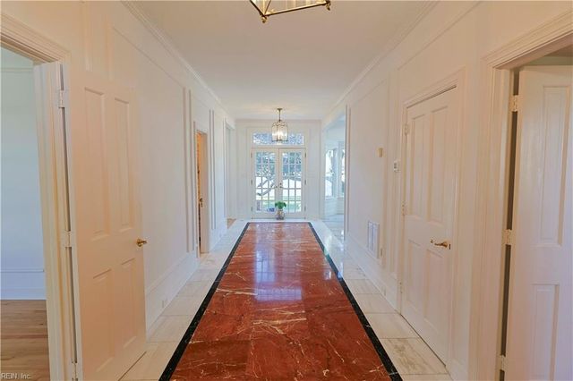 4 Cedar Point DR, Hampton, VA 23669