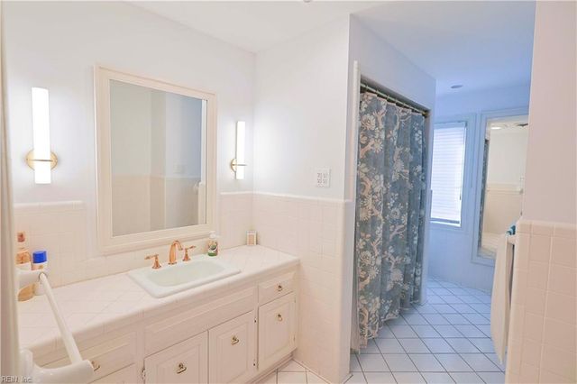 4 Cedar Point DR, Hampton, VA 23669