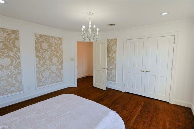 4 Cedar Point DR, Hampton, VA 23669