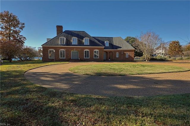 4 Cedar Point DR, Hampton, VA 23669