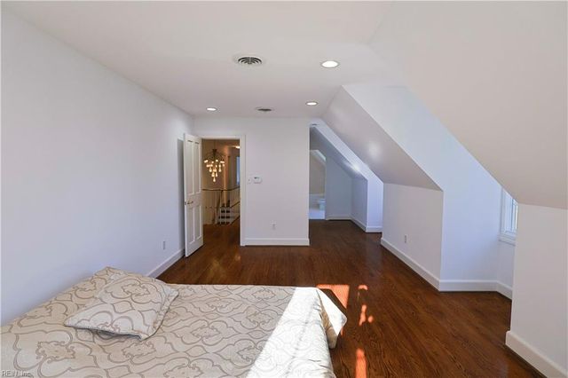 4 Cedar Point DR, Hampton, VA 23669