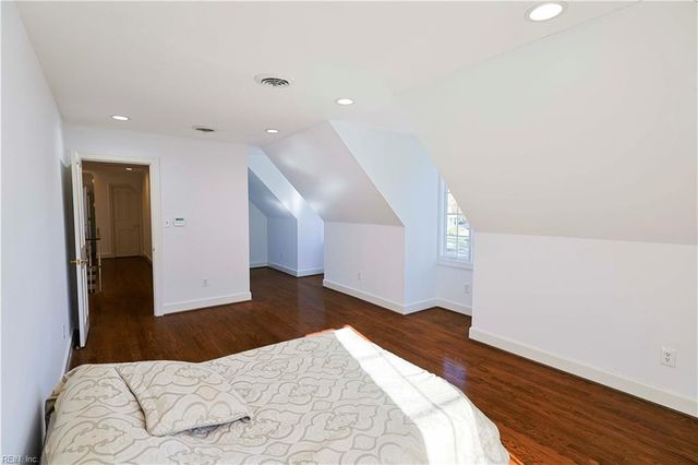 4 Cedar Point DR, Hampton, VA 23669