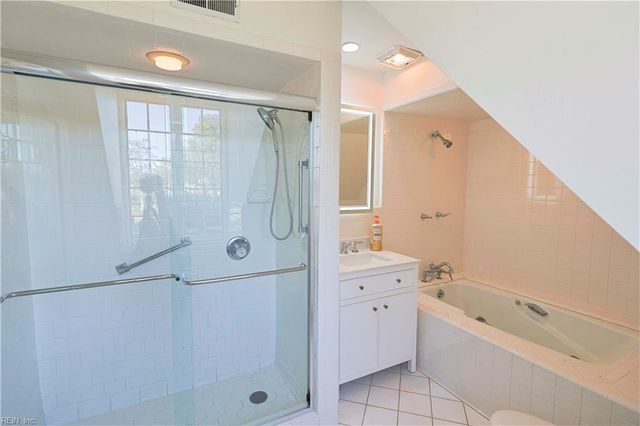 4 Cedar Point DR, Hampton, VA 23669