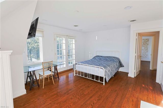 4 Cedar Point DR, Hampton, VA 23669