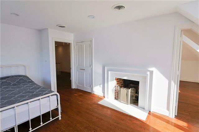 4 Cedar Point DR, Hampton, VA 23669