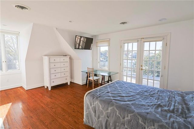 4 Cedar Point DR, Hampton, VA 23669