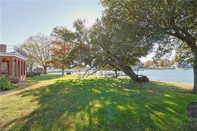 4 Cedar Point DR, Hampton, VA 23669